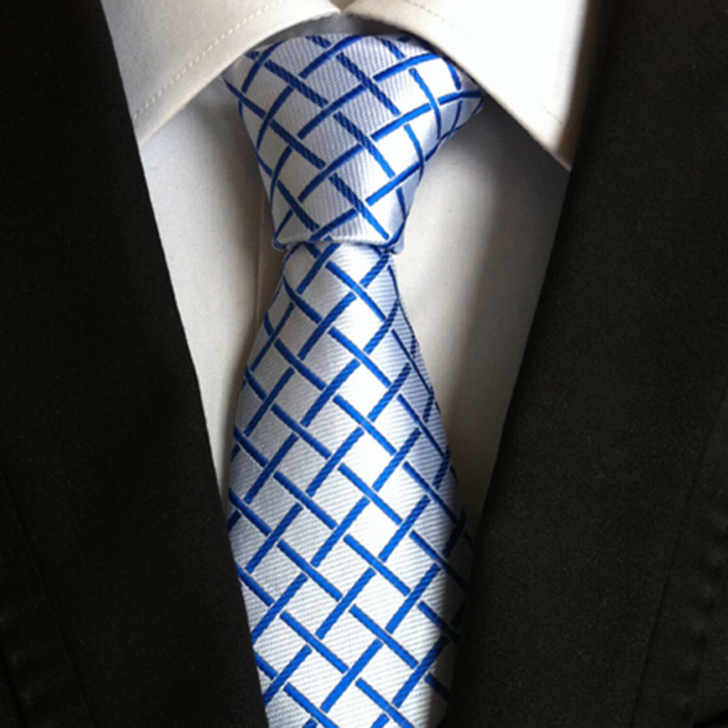 Formal Men's Necktie // White & Blue Lattice Pattern